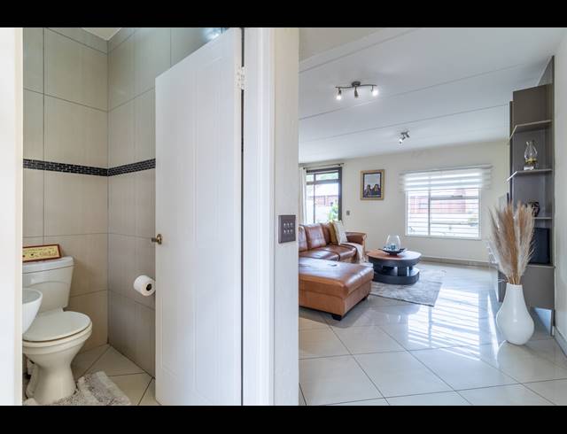 3 BEDROOM TOWNHOUSE FOR SALE IN GLENVISTA